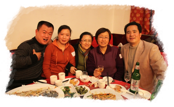 相亲相爱的一家人.jpg