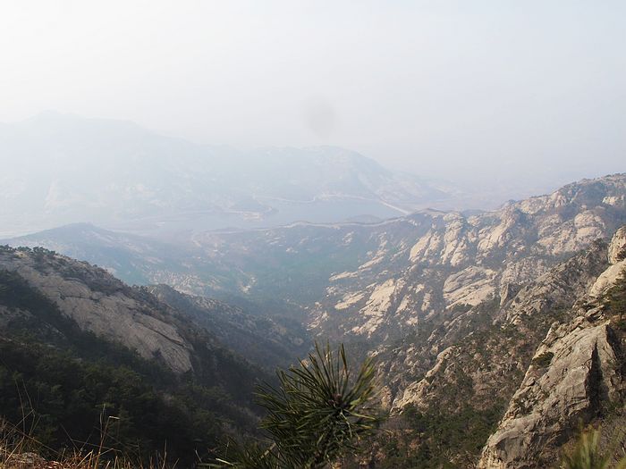 远处的山脊线就是东风水库的防火道