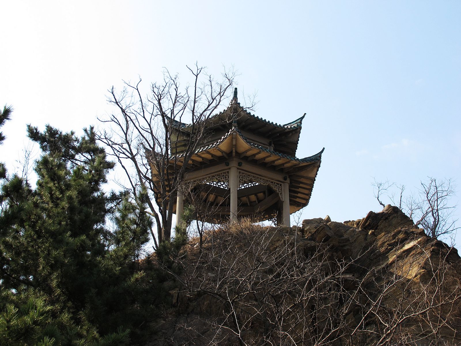 山顶凉亭