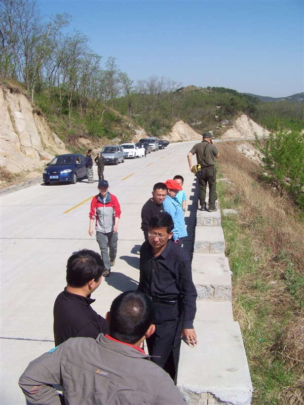 山海风和龙逍遥在商议线路.jpg