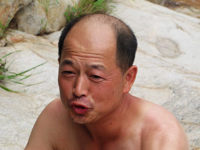 禅定大海在跟美女说啥甜言蜜语？