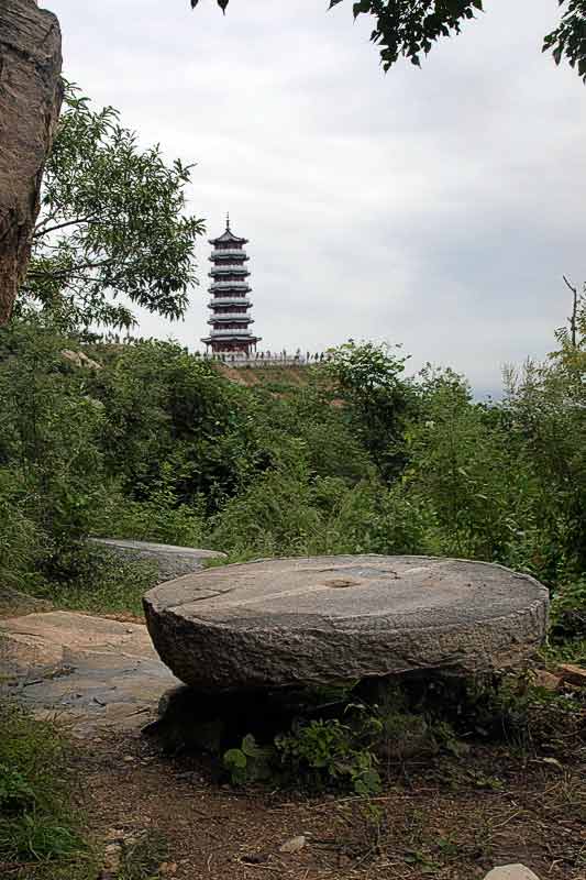 两个历史遗物-石碾子.jpg