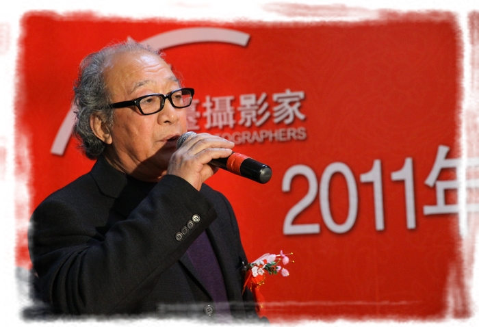 老摄影家.jpg