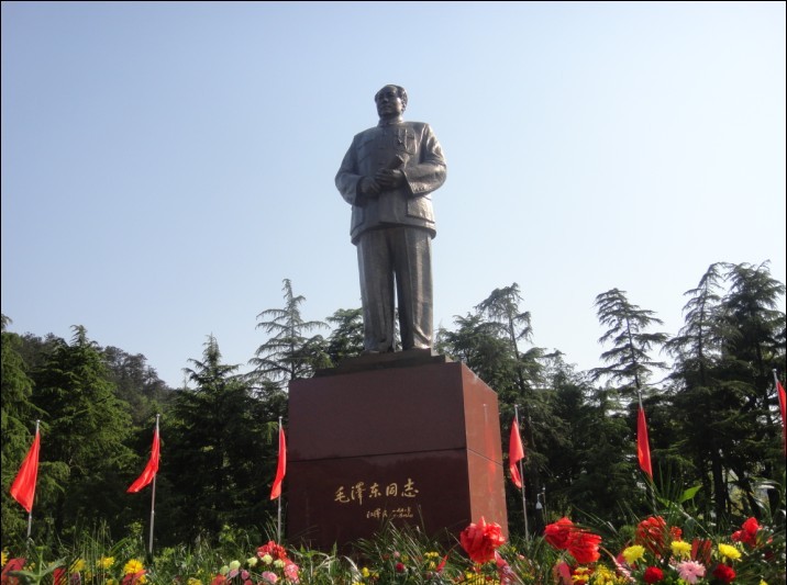 主席铜像.jpg