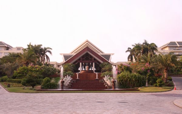 喜来登大门处.jpg