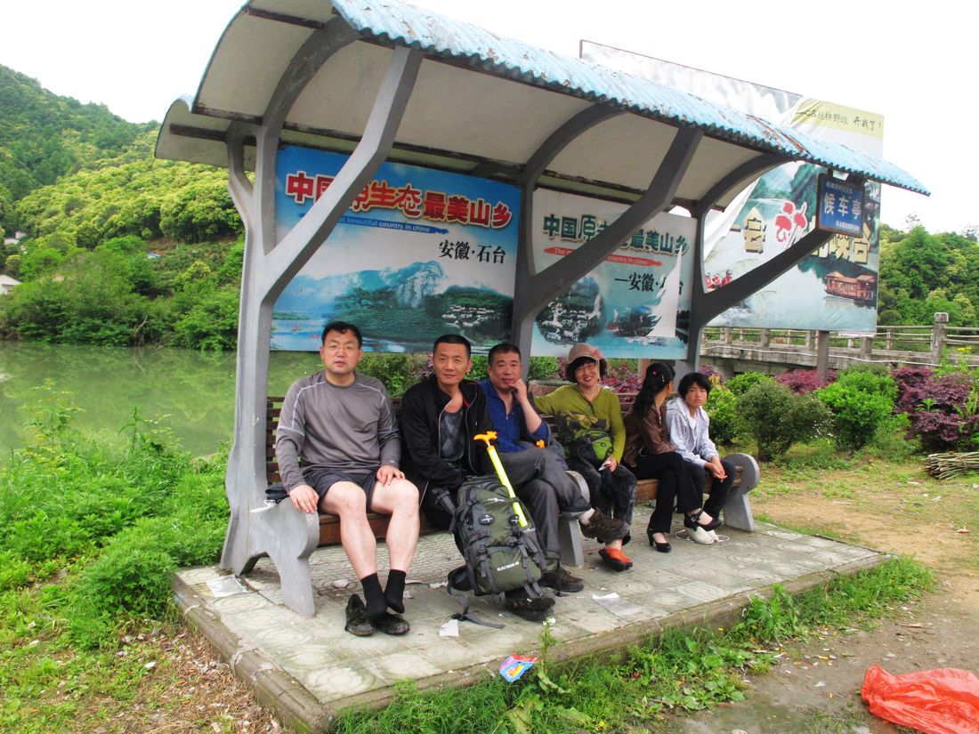 等司机师傅下山，先在这里凉快凉快吧。