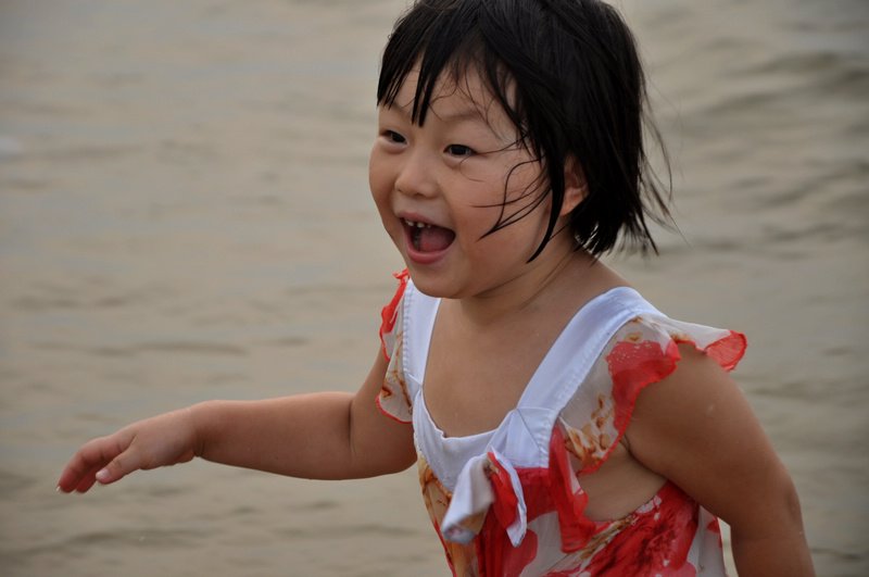 夏日的金沙滩，儿童快乐的天地。 113.jpg