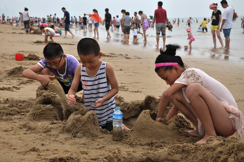 夏日的金沙滩，儿童快乐的天地。 158.jpg