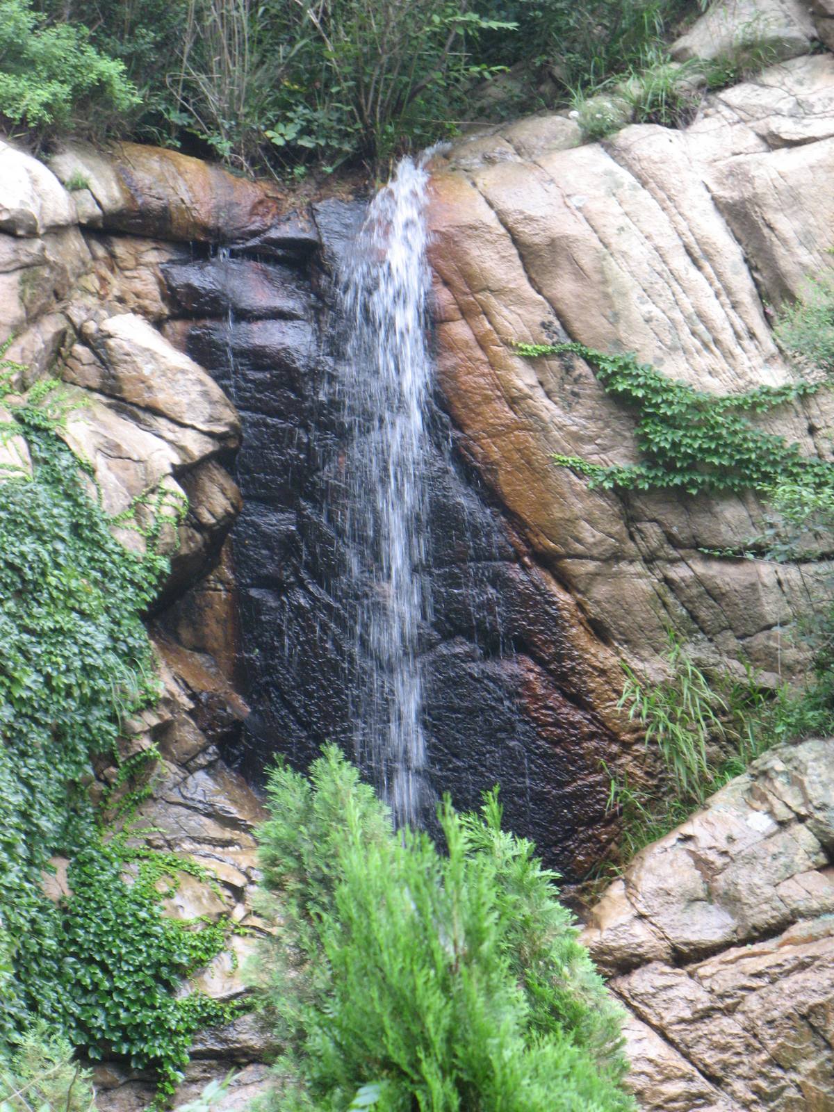 艾山瀑布 (2).JPG