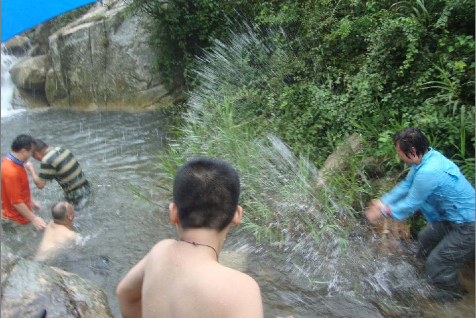 水战之阿普湿身记-2.jpg