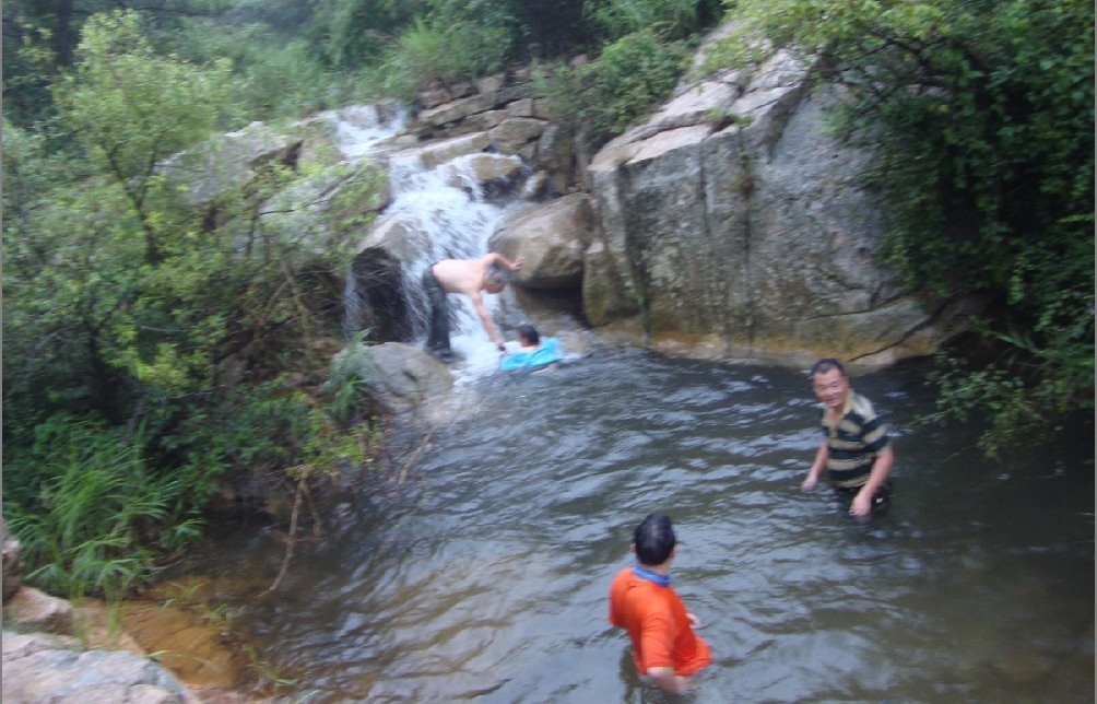 阿普过深潭登飞瀑记-2.jpg