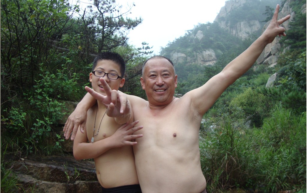 哥俩比比谁二.jpg
