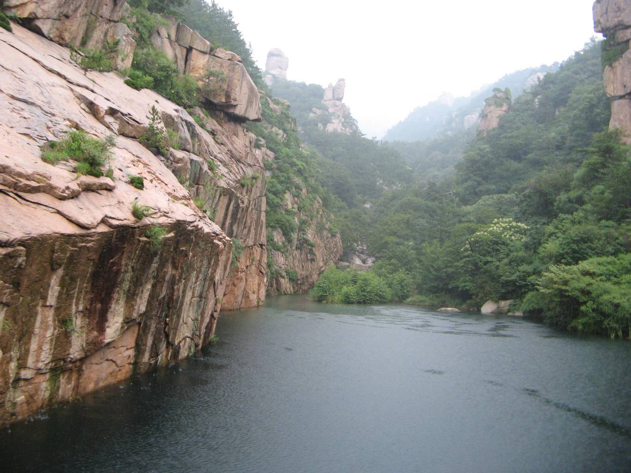 崂山北九水翻过隘口后的景点道观 (24).JPG