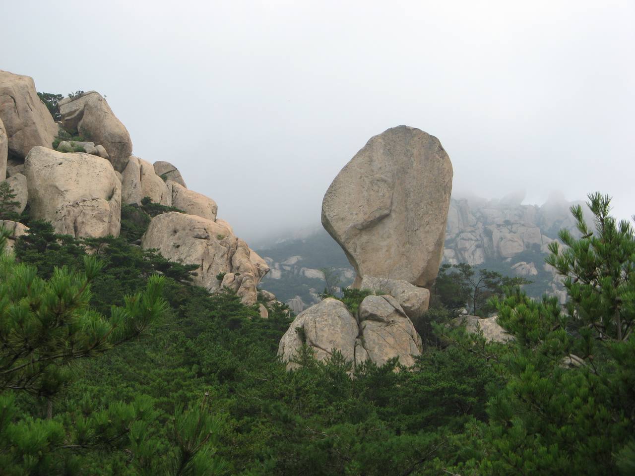 崂山北九水扇子石.JPG