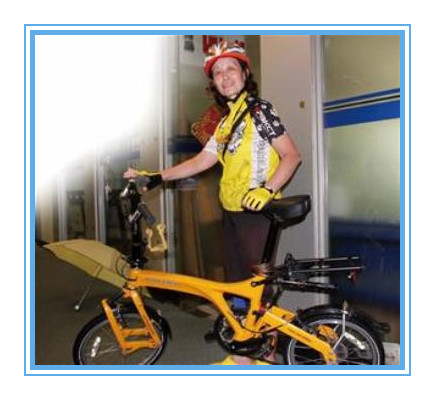 青岛62岁女骑手参加从巴黎骑往伦敦的自行车骑游活动_副本.jpg