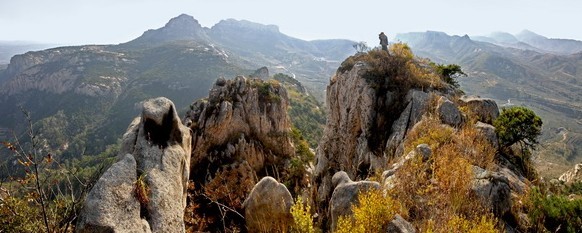 秋染群山.jpg