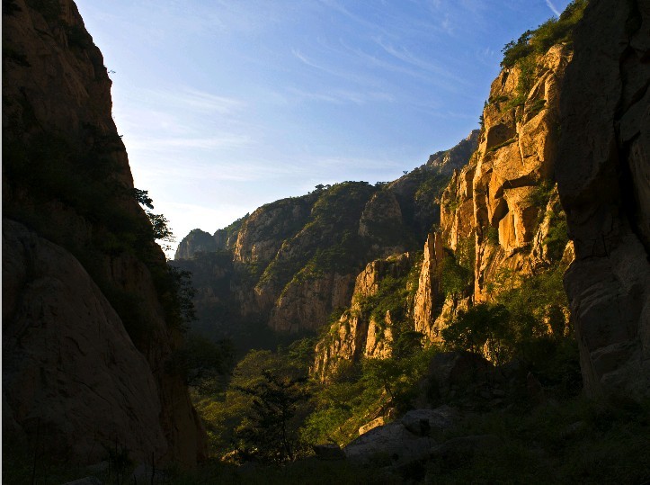 峡谷朝阳.jpg