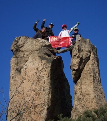 登上香炉顶-脚踏三县.jpg