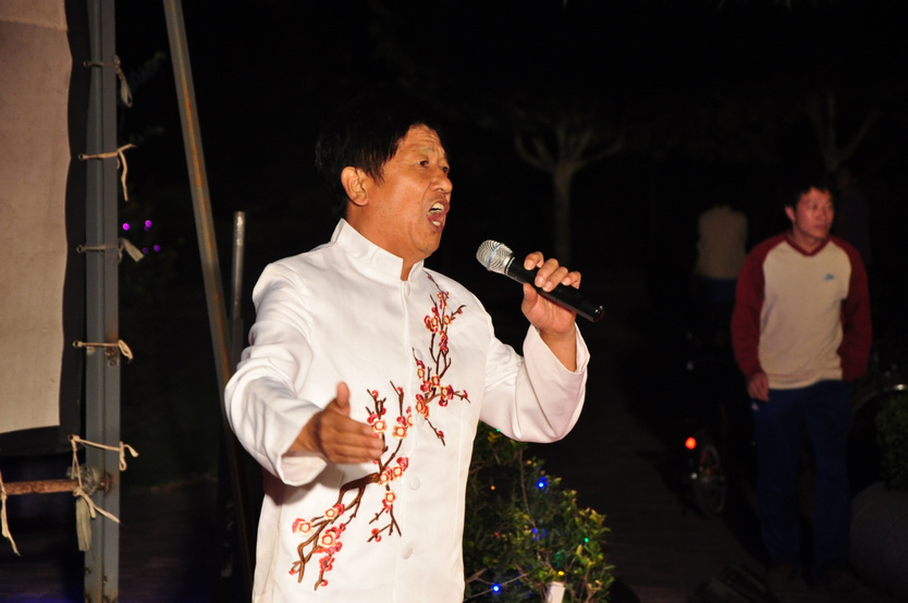 中秋月儿明，邻里情谊深。 497.jpg