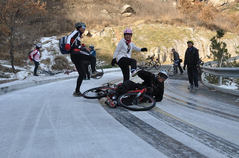 又是雪摔.jpg