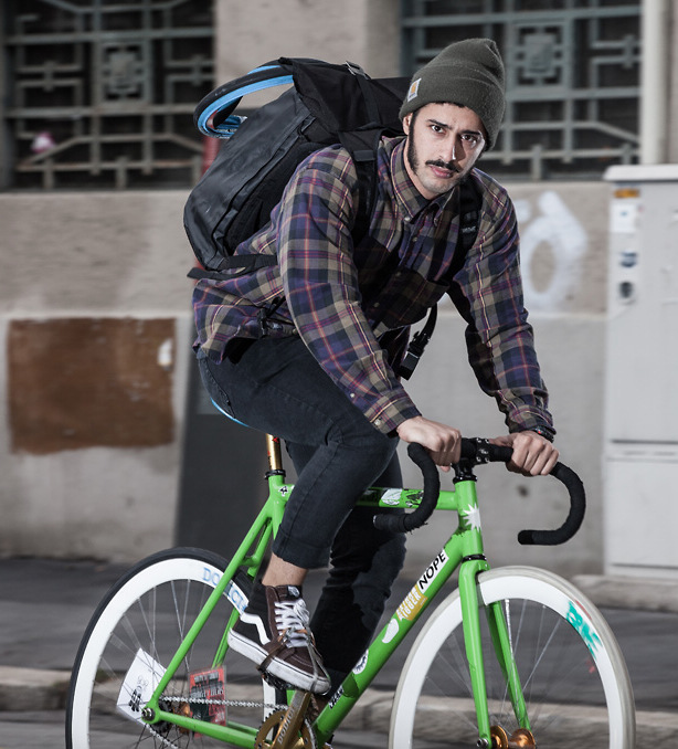 米兰Red Hook Criterium现场的意大利潮男.jpg