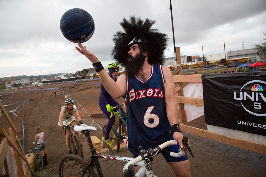 美国洛杉矶Cyclocross比赛上的改装单车男_副本.jpg