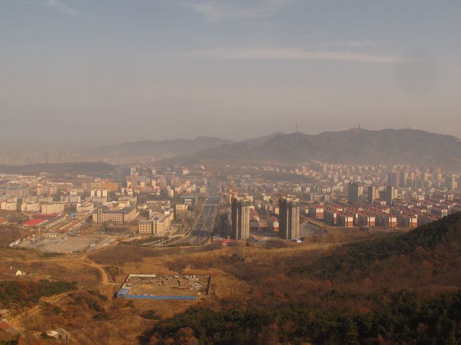站在开花石上远眺大南山