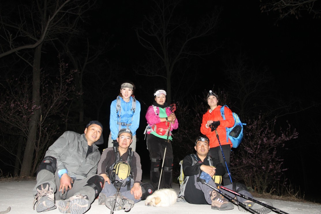 合影出山.jpg
