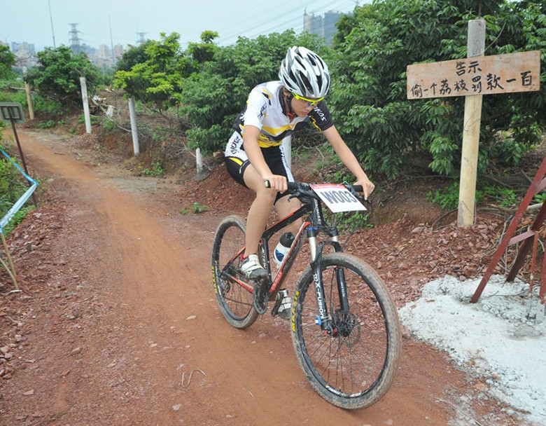 0.梁盈盈山地车赛进步很快，获得第四_副本.jpg