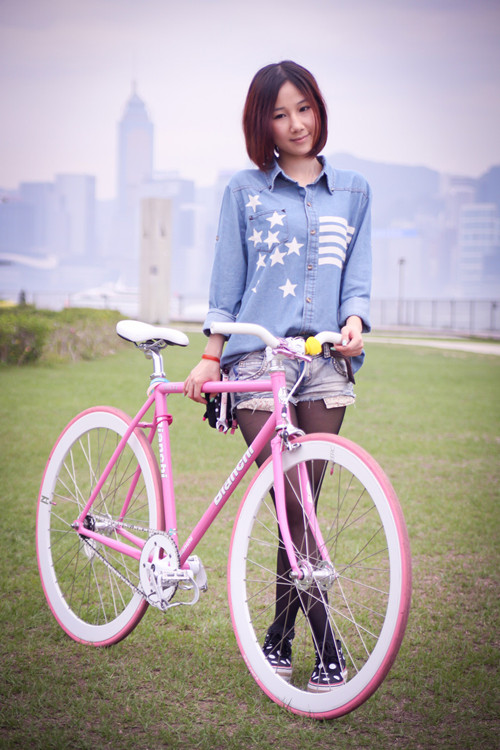 0.香港女子死飞团体HKFGG成员Hebe Fu_副本.jpg