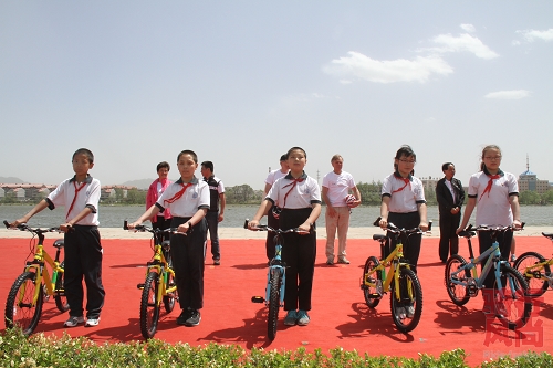 此次活动中，丹麦使馆向延庆县捐赠了10辆儿童自行车，以帮助青少年更好的了解骑行。.jpg